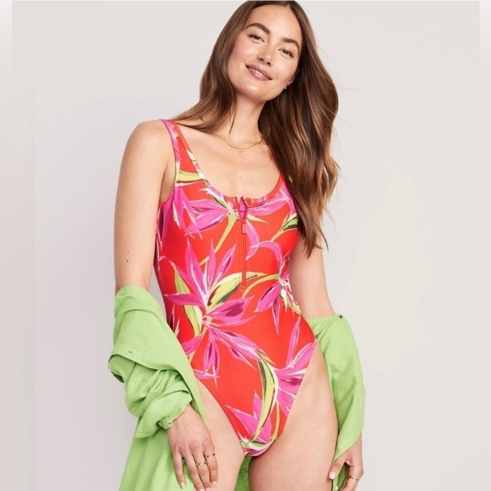 NWT! Old Navy Half-Zip One-Piece Swimsuit - Size Large 🌻